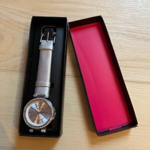 Boussivie women’s watch with silver colored band brand new